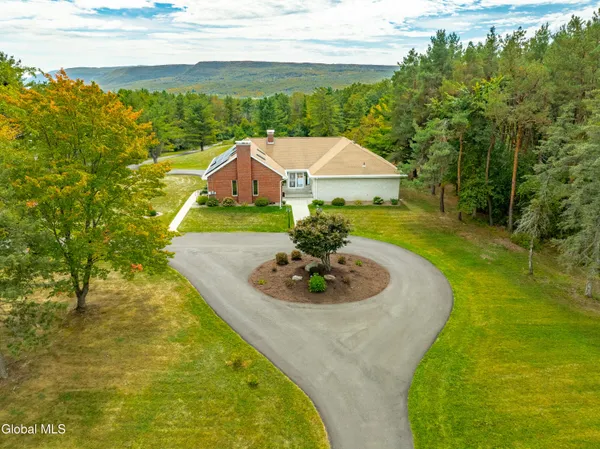 $879,900 | 364 Settles Hill Road, Altamont, NY 12009