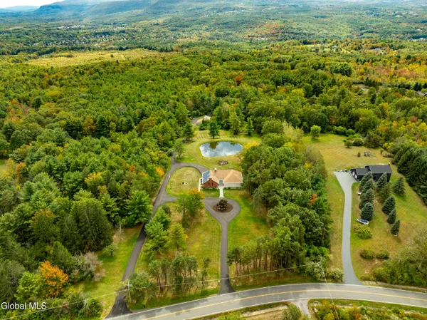 $879,900 | 364 Settles Hill Road, Altamont, NY 12009