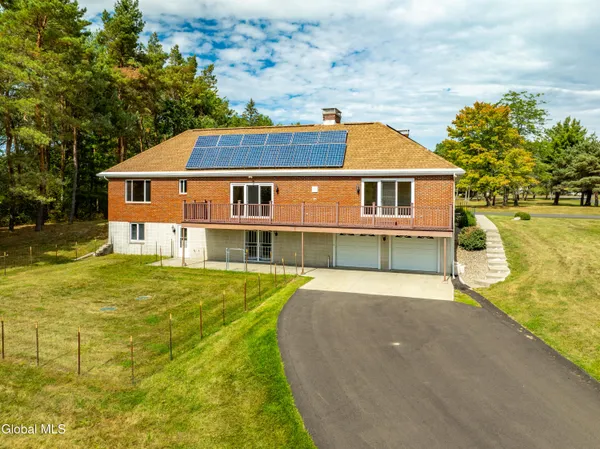 $879,900 | 364 Settles Hill Road, Altamont, NY 12009