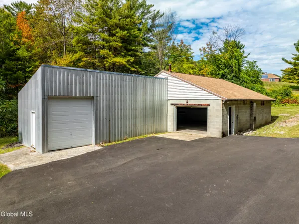 $879,900 | 364 Settles Hill Road, Altamont, NY 12009