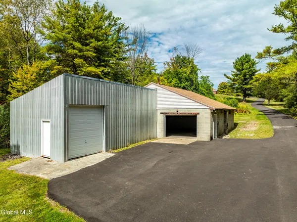 $879,900 | 364 Settles Hill Road, Altamont, NY 12009