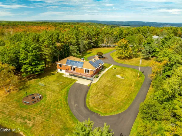 $879,900 | 364 Settles Hill Road, Altamont, NY 12009