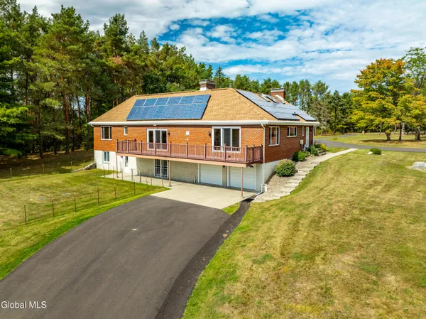 $879,900 | 364 Settles Hill Road, Altamont, NY 12009