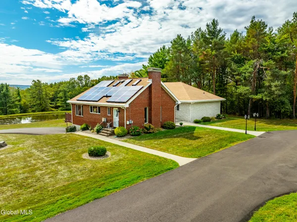 $879,900 | 364 Settles Hill Road, Altamont, NY 12009