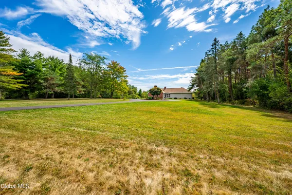 $879,900 | 364 Settles Hill Road, Altamont, NY 12009