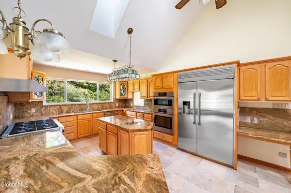 $879,900 | 364 Settles Hill Road, Altamont, NY 12009