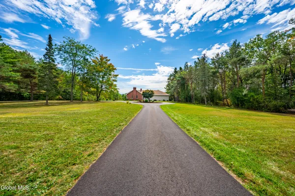 $879,900 | 364 Settles Hill Road, Altamont, NY 12009