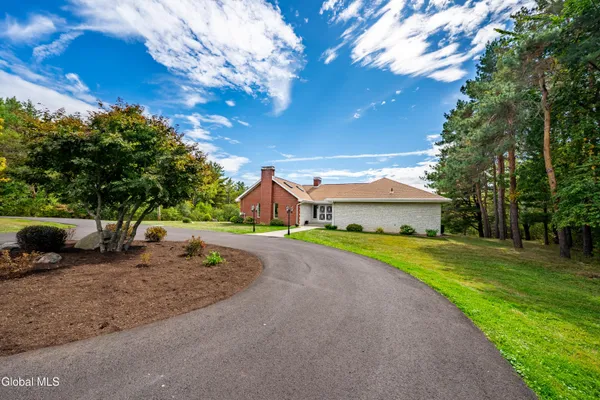 $879,900 | 364 Settles Hill Road, Altamont, NY 12009