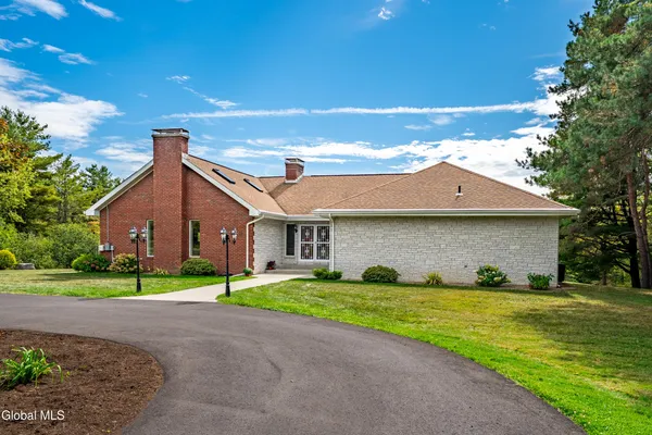 $879,900 | 364 Settles Hill Road, Altamont, NY 12009