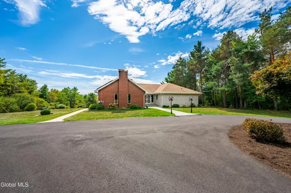 $879,900 | 364 Settles Hill Road, Altamont, NY 12009