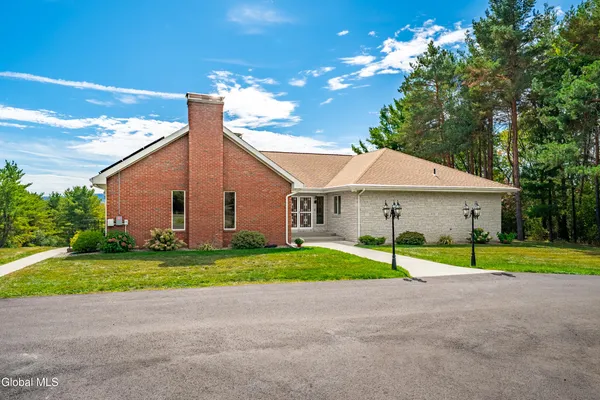 $879,900 | 364 Settles Hill Road, Altamont, NY 12009