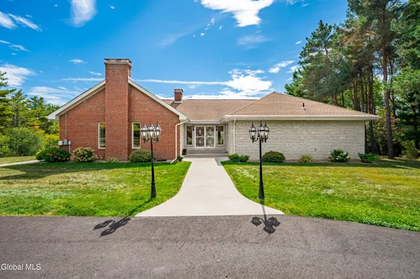 $879,900 | 364 Settles Hill Road, Altamont, NY 12009