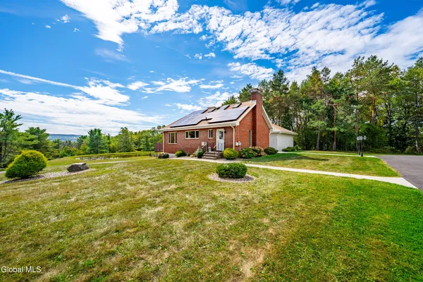 $879,900 | 364 Settles Hill Road, Altamont, NY 12009