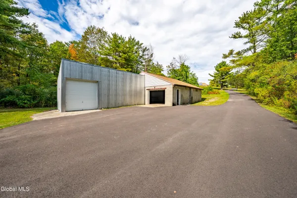 $879,900 | 364 Settles Hill Road, Altamont, NY 12009