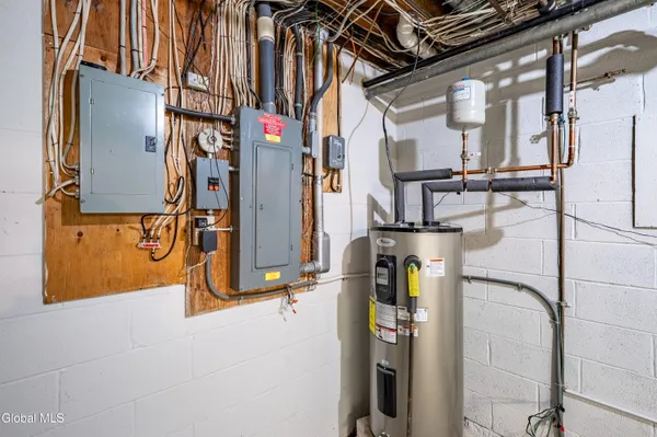 $879,900 | 364 Settles Hill Road, Altamont, NY 12009