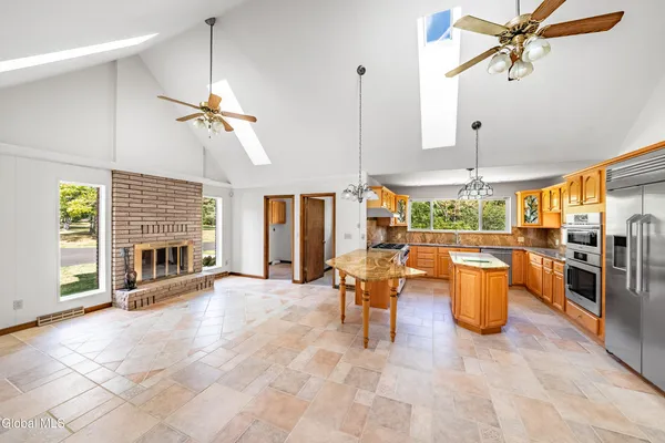 $879,900 | 364 Settles Hill Road, Altamont, NY 12009