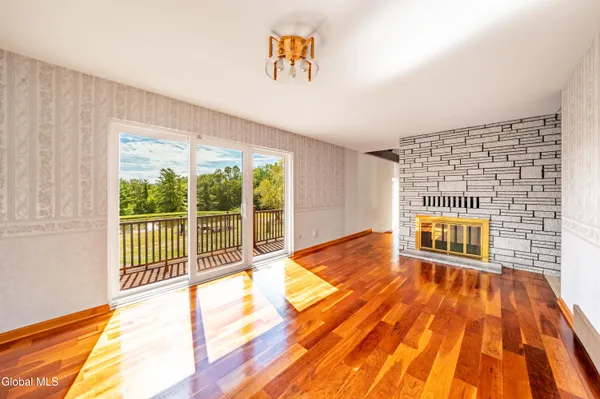 $879,900 | 364 Settles Hill Road, Altamont, NY 12009