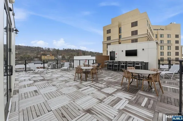 $2,760 | 37 Orange Road, Unit 302, Montclair, NJ 07042