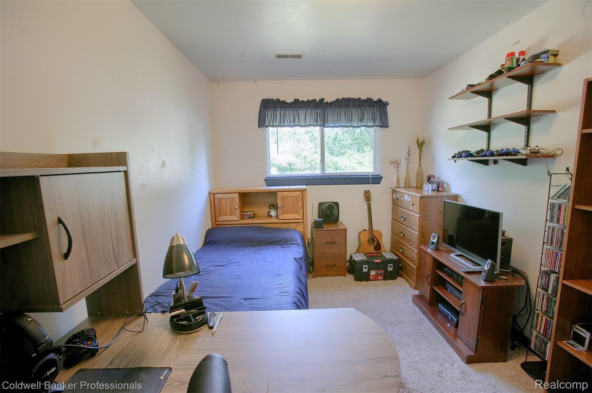 13417 Rawsonville Road Belleville, MI 48111 - Photo 22 of 30 22-3rd Bedroom.jpg