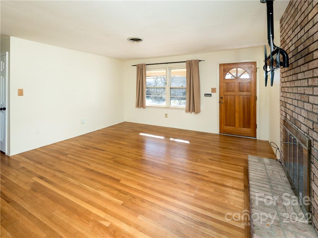 79 Pressley Road Asheville, NC 28805 - Photo 5 of 23 Gallery Image 5
