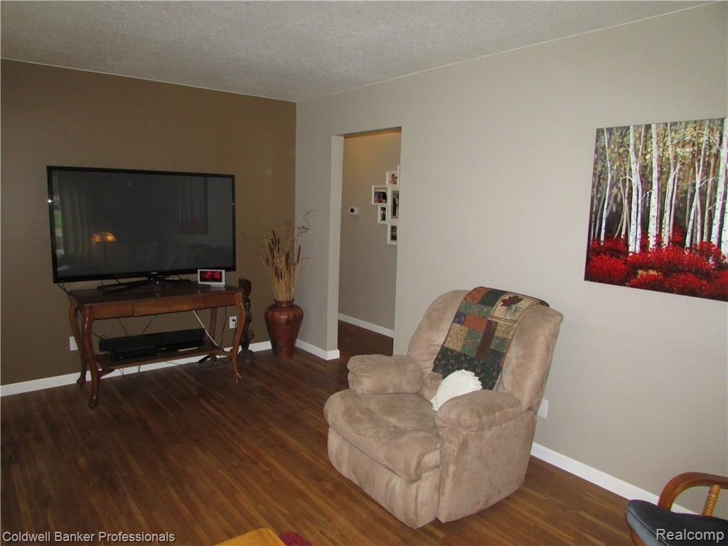 9111 Denton Hill Road Fenton, MI 48430 - Photo 16 of 42 IMG_9881.JPG
