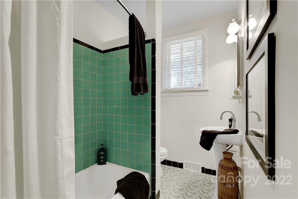 630 Hebron Road Hendersonville, NC 28739 - Photo 24 of 40 Gallery Image 24