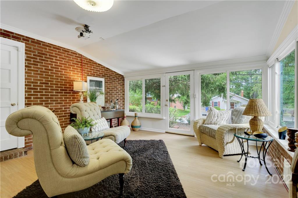 630 Hebron Road Hendersonville, NC 28739 - Photo 7 of 40 Gallery Image 7