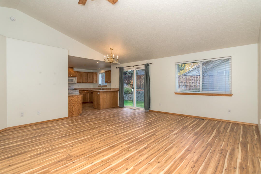839 Northeast Mason Road Bend, OR 97701 - Photo 4 of 21 Mason Rd NE 839 Web (17 of 26)