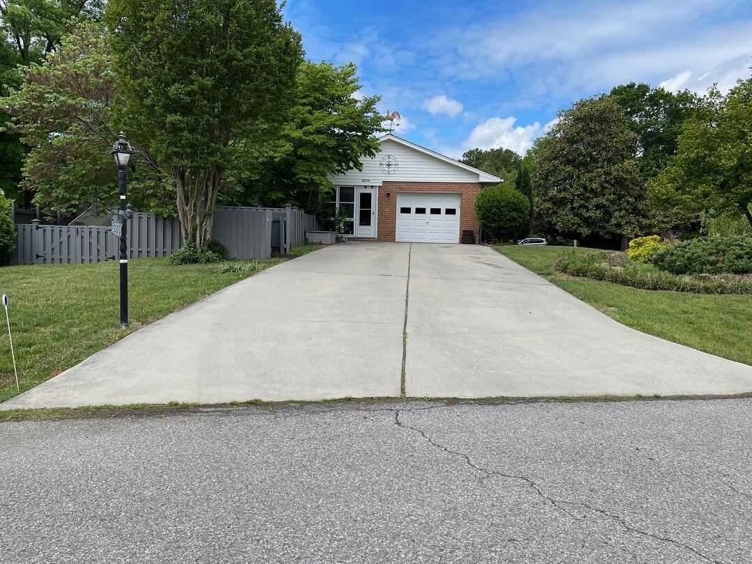 3210 Orchard Hill Road Southwest Roanoke, VA 24018 - Photo 6 of 39 IMG_4745