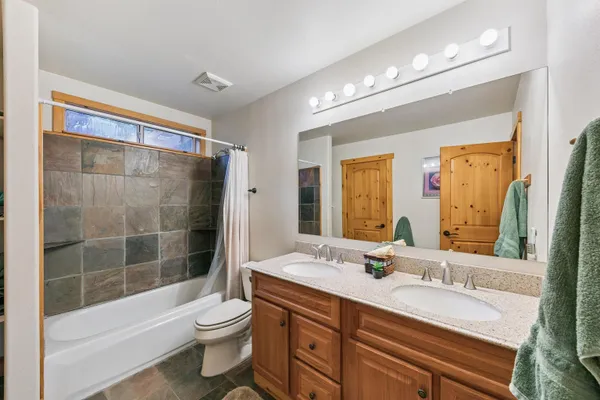 $1,085,000 | 13074 Stockholm Way, Truckee, CA 96161