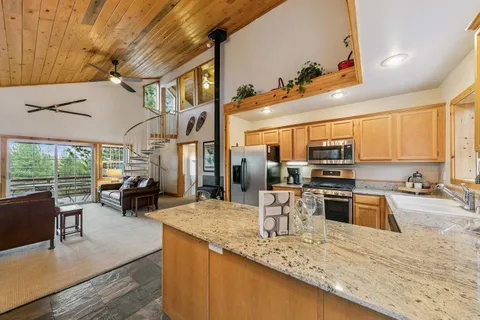 $1,085,000 | 13074 Stockholm Way, Truckee, CA 96161