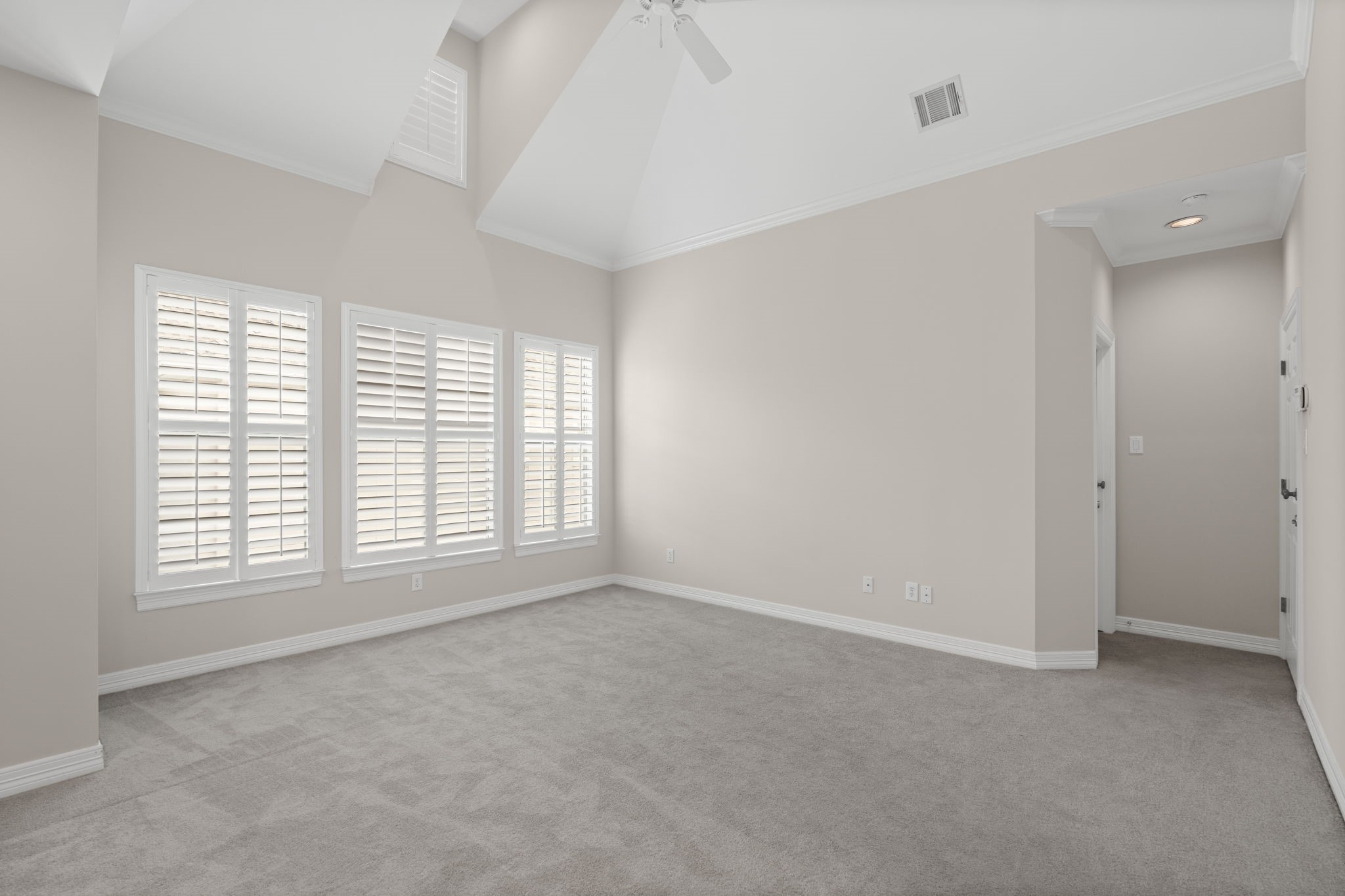 2196 Bancroft Lane Houston, TX 77027 - Photo 21 of 30 A ceiling fan keeps the room comfortable year-round.