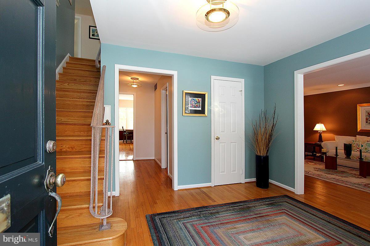 10203 Gainsborough Road Potomac, MD 20854 - Photo 2 of 30 Interior (General)