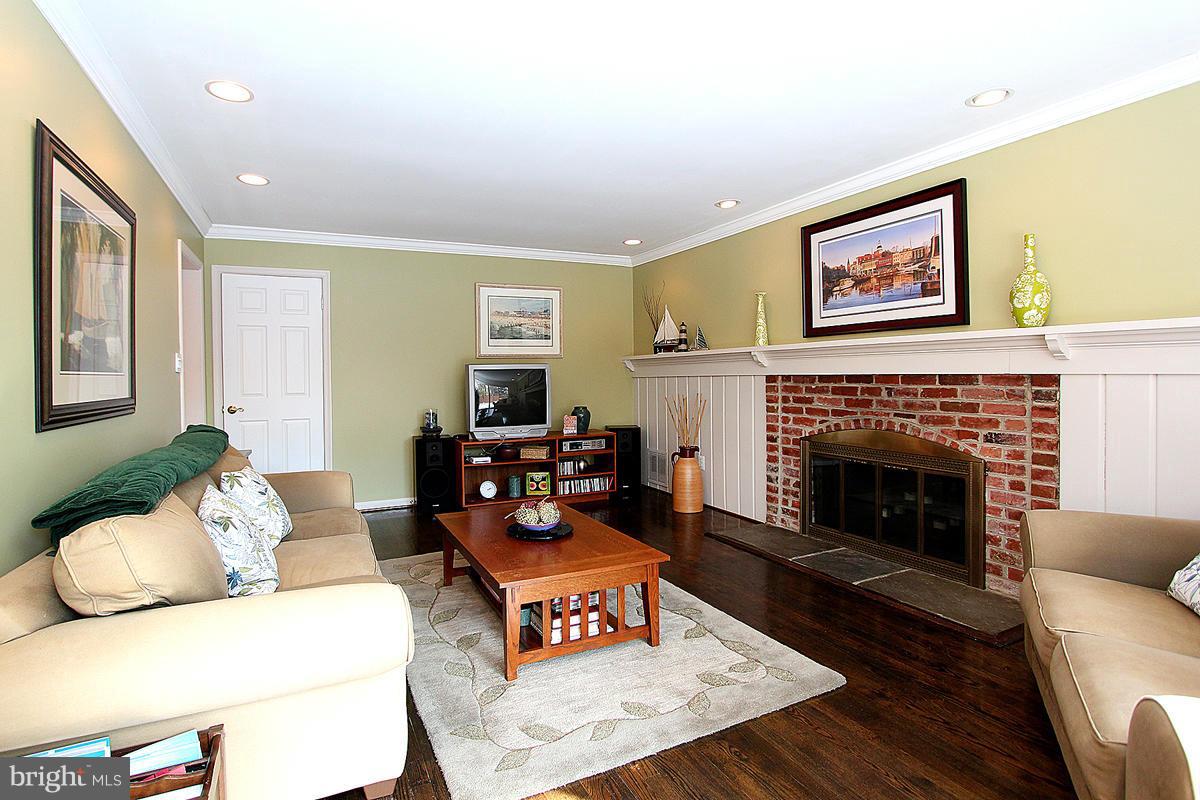 10203 Gainsborough Road Potomac, MD 20854 - Photo 13 of 30 Family Room