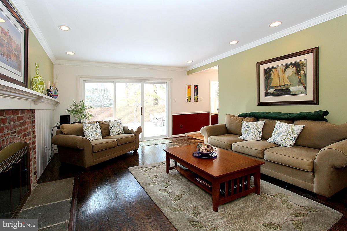 10203 Gainsborough Road Potomac, MD 20854 - Photo 14 of 30 Family Room