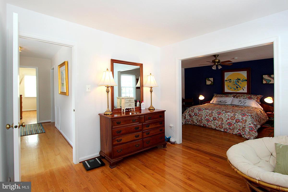 10203 Gainsborough Road Potomac, MD 20854 - Photo 18 of 30 Bedroom