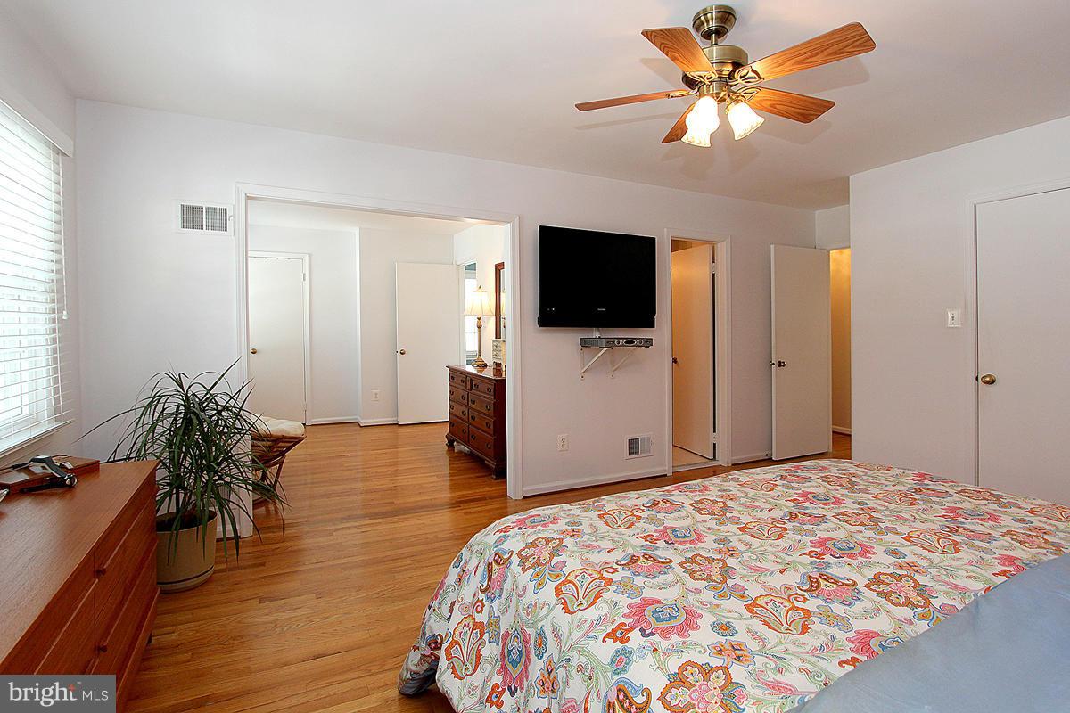 10203 Gainsborough Road Potomac, MD 20854 - Photo 20 of 30 Bedroom (Master)