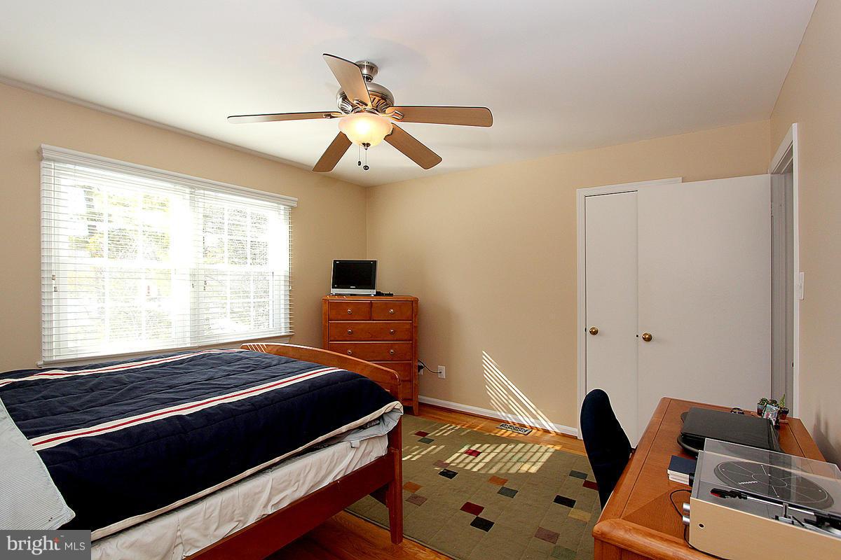 10203 Gainsborough Road Potomac, MD 20854 - Photo 25 of 30 Bedroom