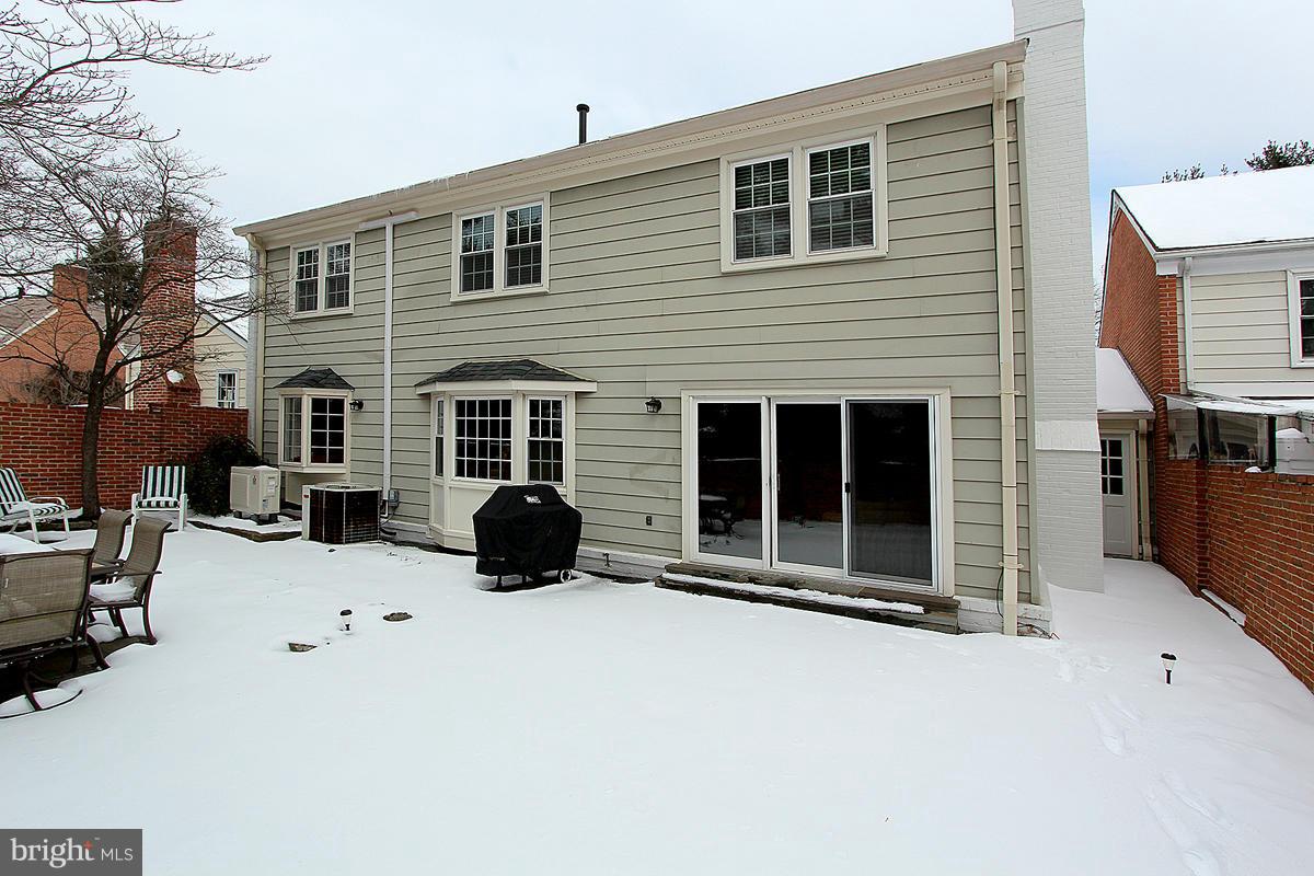 10203 Gainsborough Road Potomac, MD 20854 - Photo 30 of 30 Exterior (Rear)