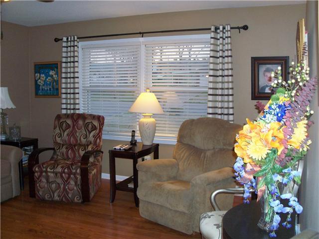 1614 Grandaddy Road Lawrenceburg, TN 38464 - Photo 5 of 18 living room