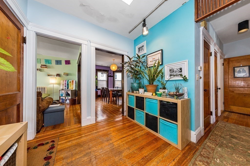 87 Parkton Road Boston, MA 02130 - Photo 3 of 42 a view of a living room
