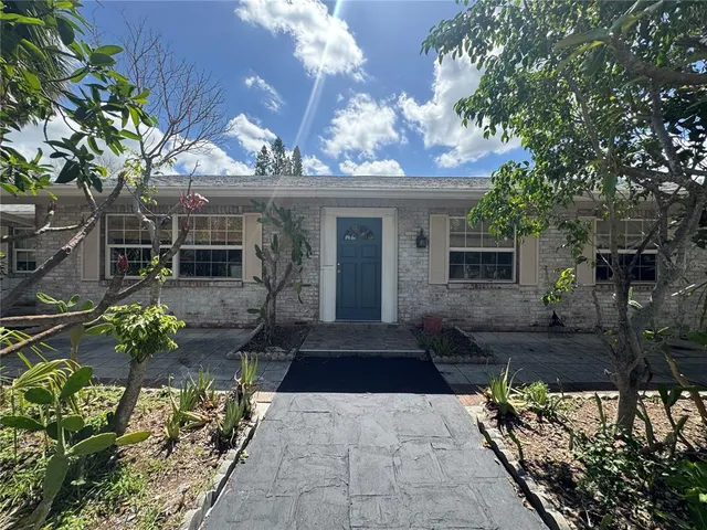 $3,200 | 695 Mandalay Avenue, Clearwater Beach, FL 33767