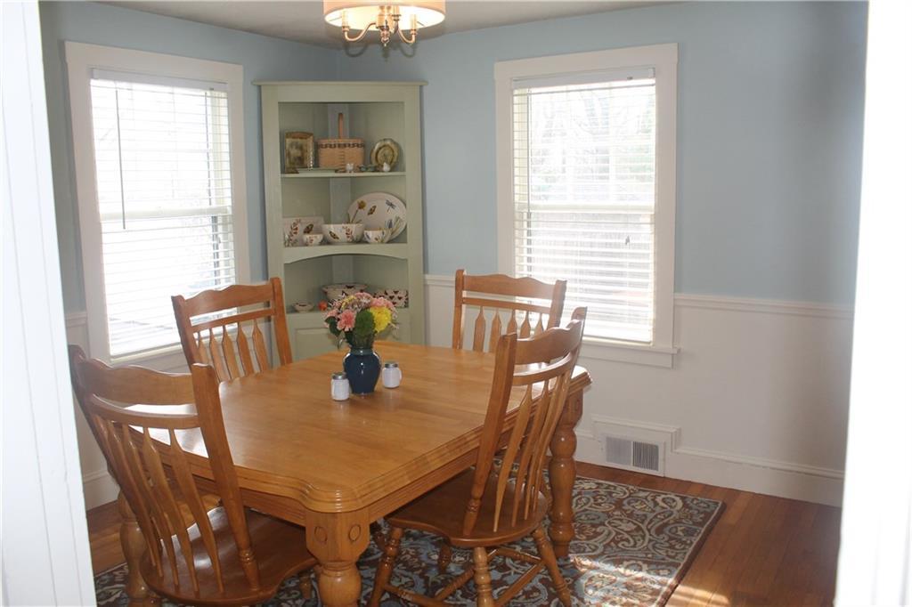 87 Middle Road Falmouth, ME 04105 - Photo 5 of 18 Photo