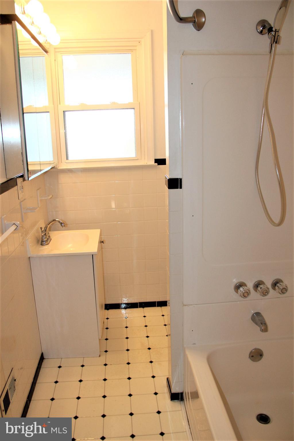2906 Northwind Road Baltimore, MD 21234 - Photo 35 of 45 Full Bath