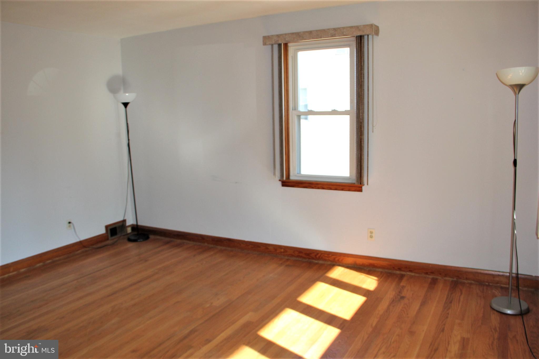 2906 Northwind Road Baltimore, MD 21234 - Photo 8 of 45 Living Room