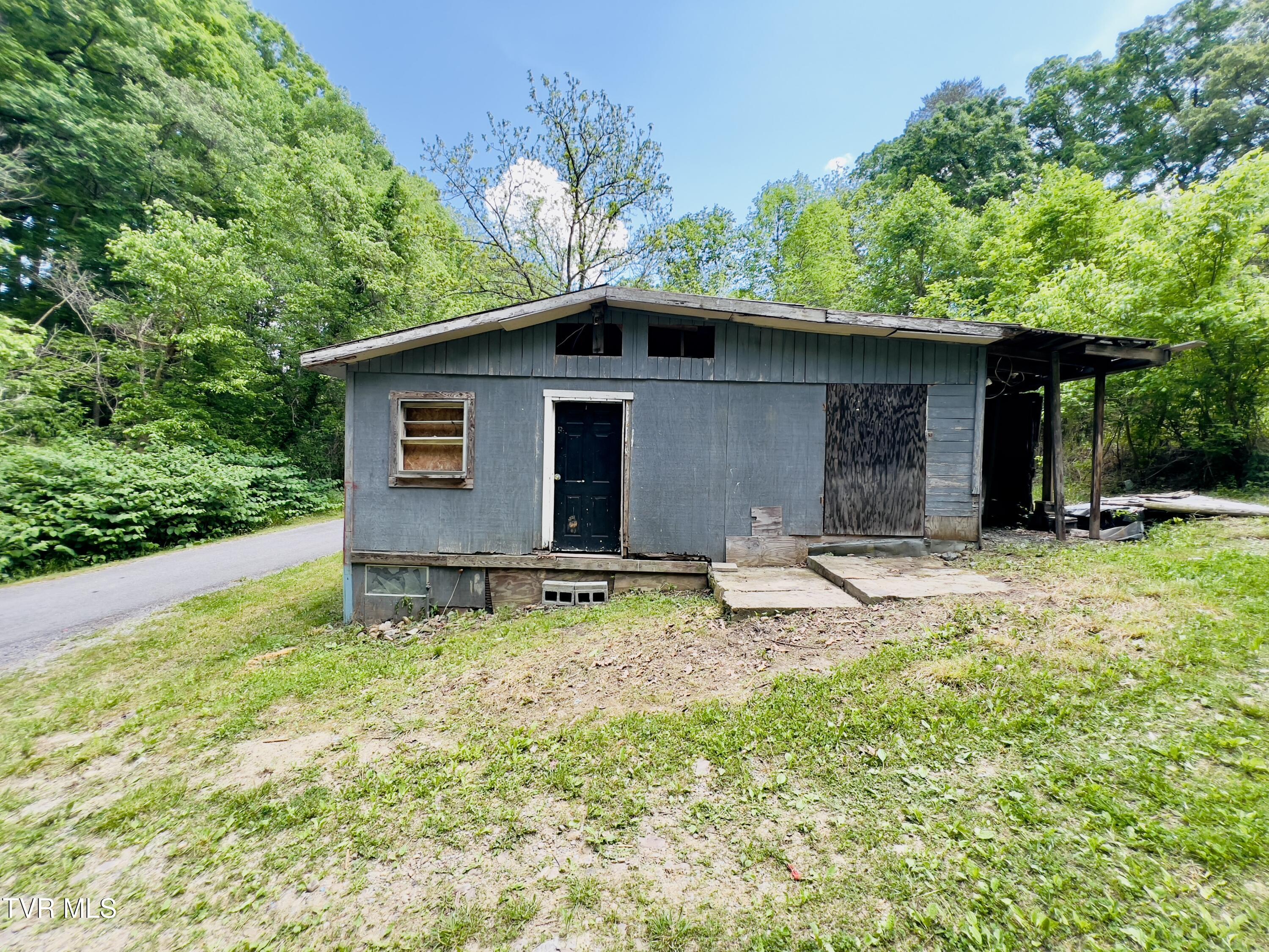 125 Fiddler Road Surgoinsville, TN 37873 - Photo 4 of 24 IMG_9001