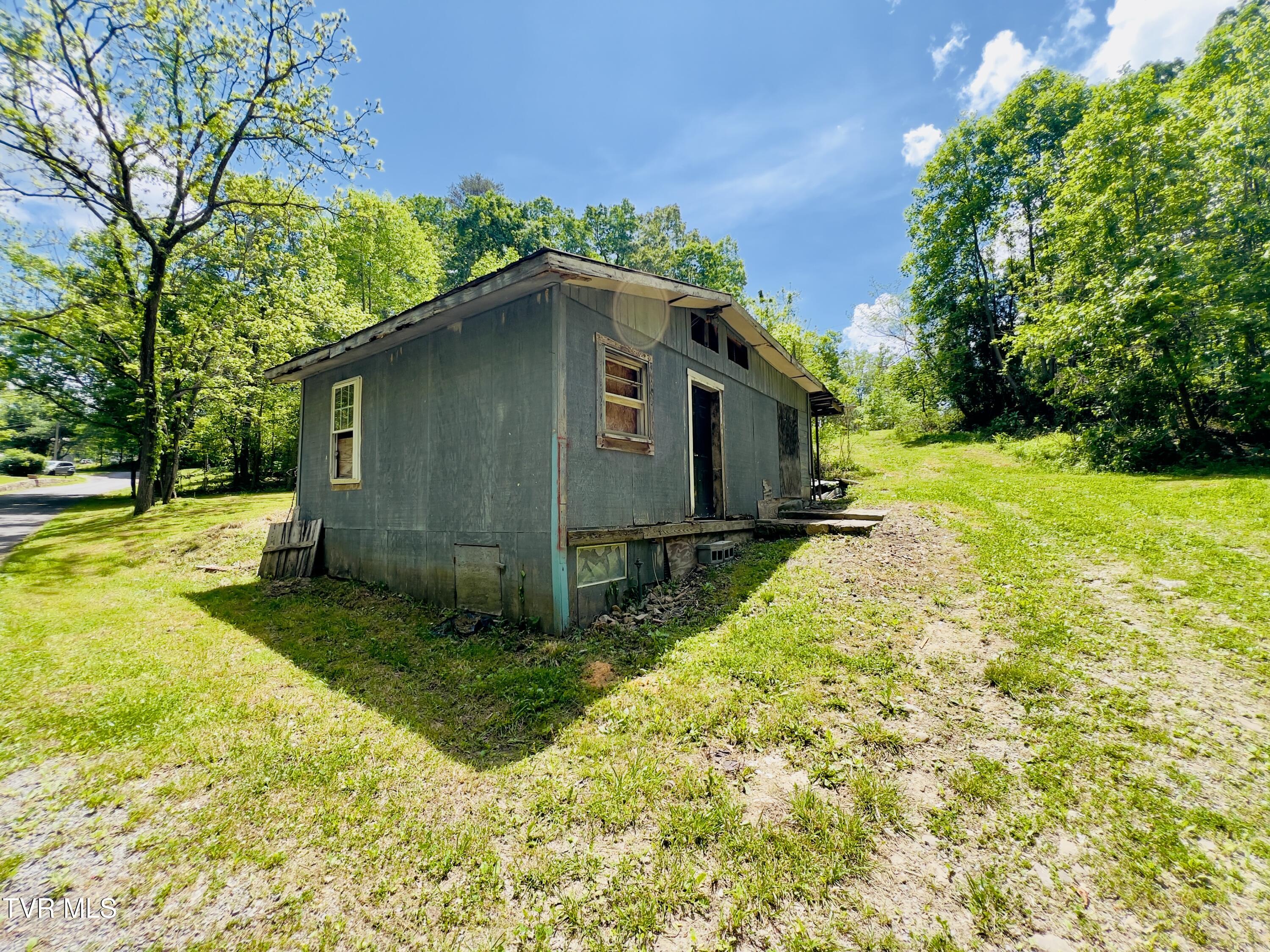 125 Fiddler Road Surgoinsville, TN 37873 - Photo 7 of 24 IMG_8995