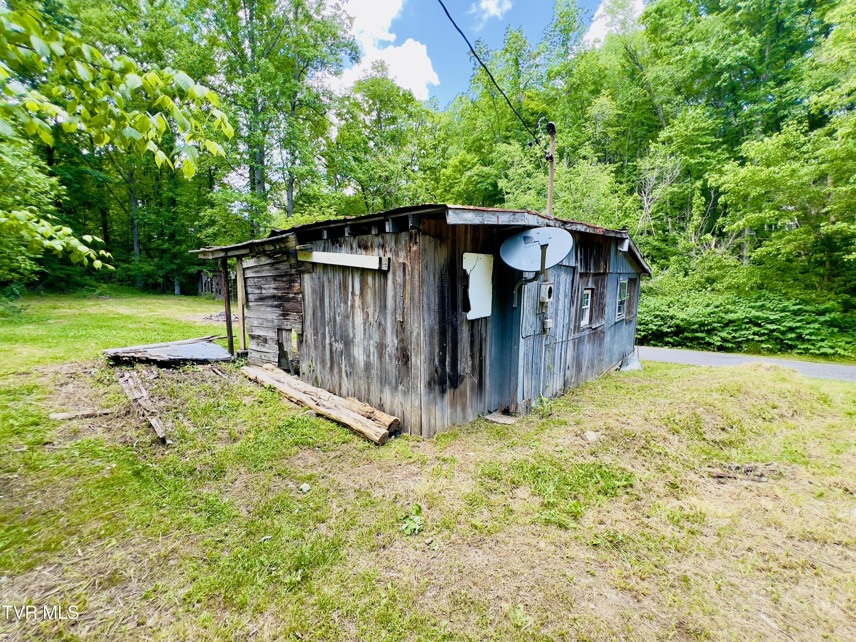 125 Fiddler Road Surgoinsville, TN 37873 - Photo 8 of 24 IMG_8997