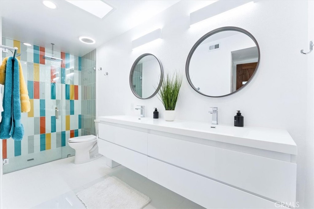 1111 Ramon Road, Unit 87 Palm Springs, CA 92264 - Photo 27 of 54 a bathroom with a double vanity sink and a mirror