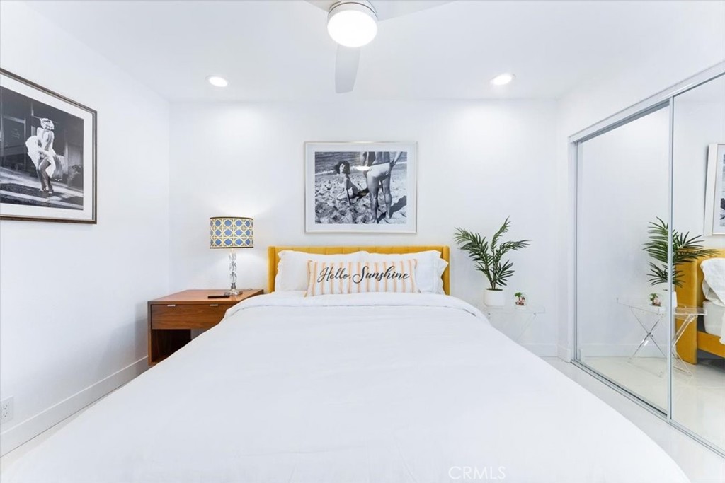 1111 Ramon Road, Unit 87 Palm Springs, CA 92264 - Photo 30 of 54 a bedroom with a bed and a potted plant